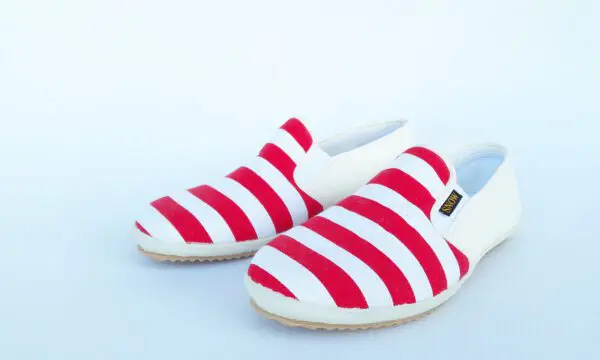 health fashion shoes ,line red