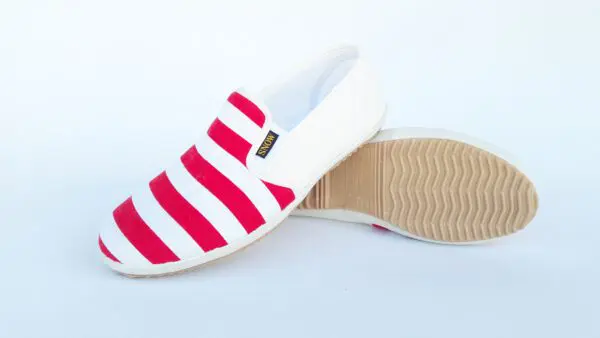 health fashion shoes ,line red