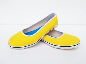 คัดชูสีเหลือง– เบา -ใส่ง่าย – ไม่ลื้น-พื้นยางพาราแท้
